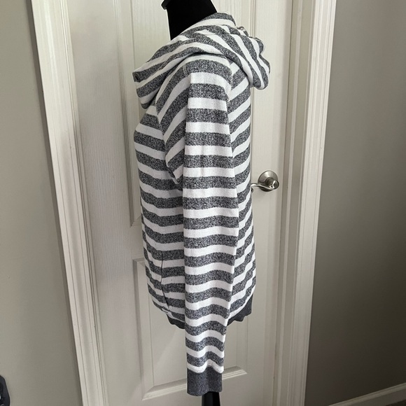 Garage Striped White and Gray Knit - Picture 2 of 6